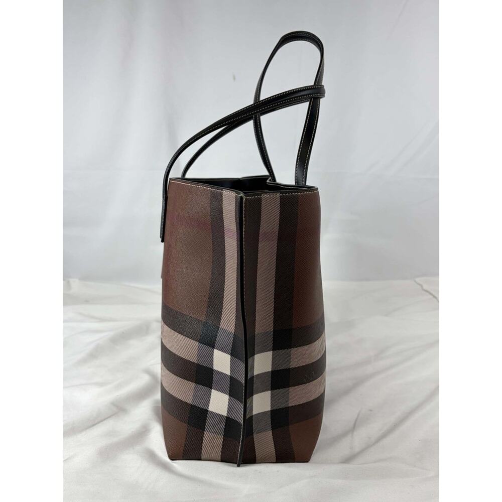 The Burberry Medium Check Tote in Dark Birch Brown SPB JA-369520 - Picture 6 of 16